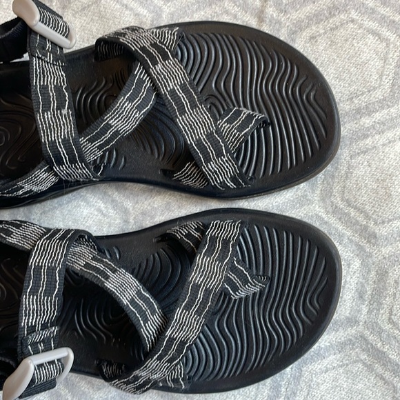 CHACO Sandals Z/2 Classic Adjustable Black White Pattern Strap Women’s  Sz:8 - Picture 2 of 15